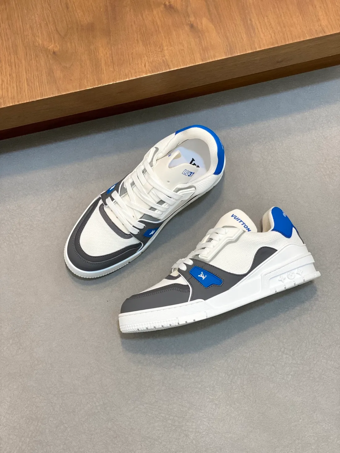 Men's shoes 💰900 Loui* Vuitto* - Louis ** donkey house New color matching men's trainer sneakers, this LV Trainer sneaker is made of calfskin and breathable mesh, showing pure colors, the #54 logo on the back traces the brand's birth in 1854, the designer's handwritten brand logo embellishes one side, designed by Virgil Abloh himself, a very commemorative sneaker, the new lv Louis Vuitton loui* vuitto* trainer sneaker low casual sports culture versatile basketball sneakers Size: 39-44 (customized at 38.45)